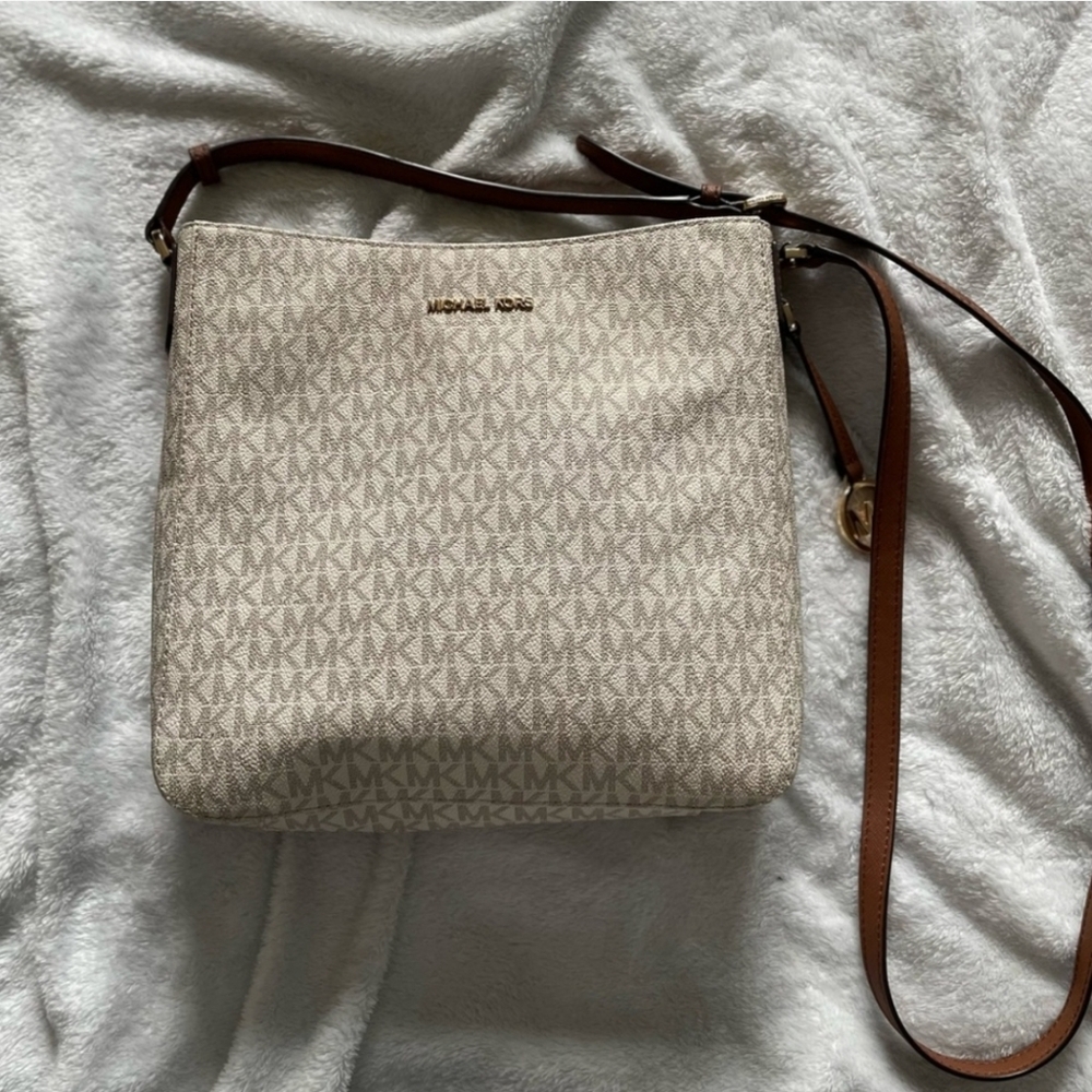 Jet Set Travel Large Logo Messenger Bag